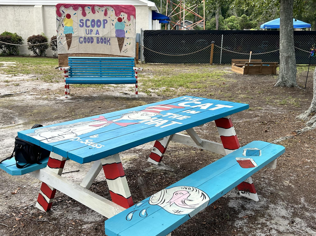 Storybook park, scoop up a good book